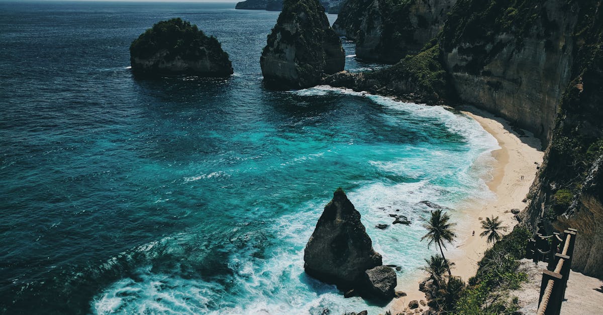 découvrez bali, l’île des dieux en indonésie : plages paradisiaques, rizières verdoyantes, temples majestueux et culture unique vous attendent pour un voyage inoubliable.